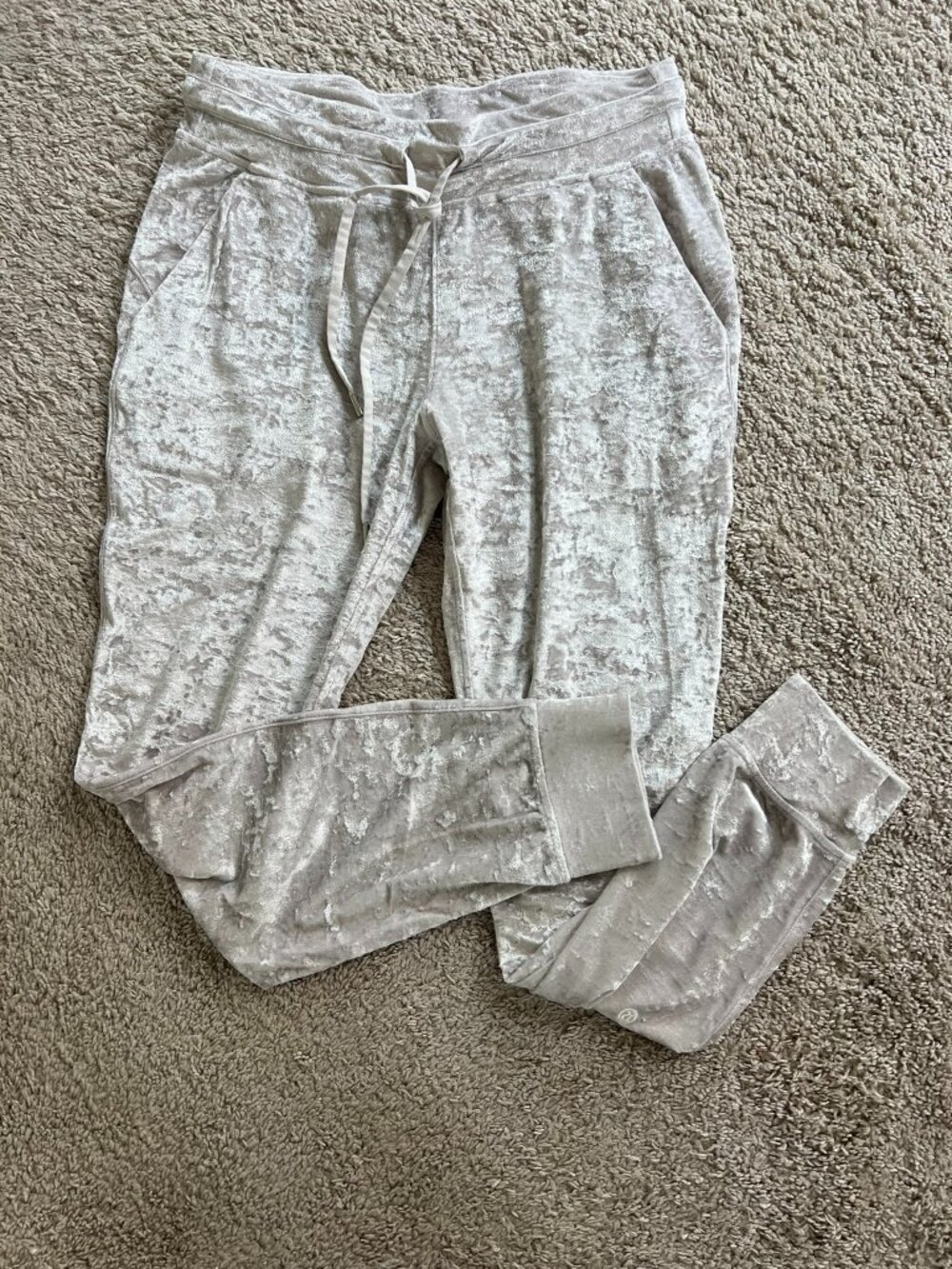 Lululemon Ready to Crush Joggers Women's Size 8 White Crushed Velvet Comfort